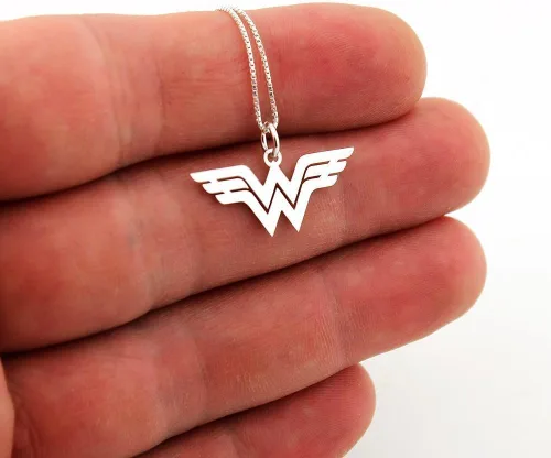 Vista 3 de Collar hecho a mano delicado delicado collar de plata esterlina símbolo - superhéroe - regalo para mujeres - joyería de niña - mujer fuerte