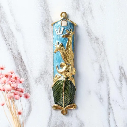 Vista 8 de Matashi Mezuzah para puerta con pergamino, pintado a mano esmalte azul Arca de Noé Mezuzah caso con jirafas, elefante y espinilla hebrea, decoración