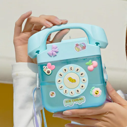 Vista 2 de Botella de agua creativa con forma de teléfono retro de 13.5 fl oz con correa ajustable para el hombro, botellas a prueba de fugas Kawaii