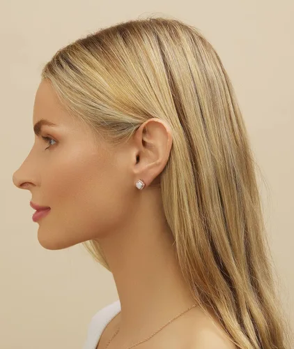 Vista 4 de Barzel Aretes de Tuerca de Ópalo Blanco Creado Chapados en Oro Blanco para Mujeres - Fabricado en Brasil