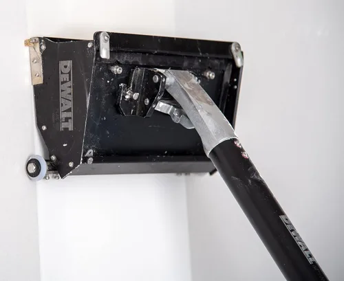Vista 2 de DEWALT Mango de extensión de caja plana para paneles de yeso, 23" a 32" Aluminio anodizado DXTT-2-782