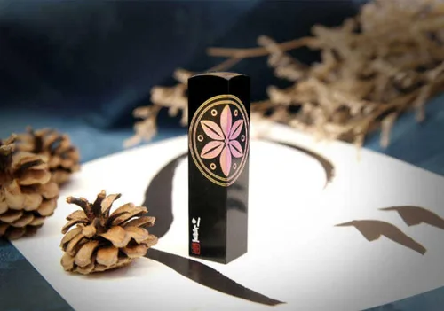 Vista 2 de Handmade Personalized Korean Dojang Traditional Name Stamp - Pink Petals - 도장 (Natural)