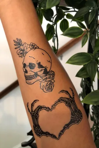 Vista 5 de Tatuajes temporales para mujeres adultas – 2 hojas – Black Big Ying y Yang Koi Fish Kanji Love Skeleton Heart Hand Skull Lotus Sleeve Adultos Tattoo