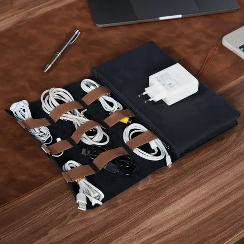 Vista 4 de HARDISTON Organizador de cables electrónicos de cuero genuino personalizado, organizador de cables de viaje hecho a mano, estuche organizador