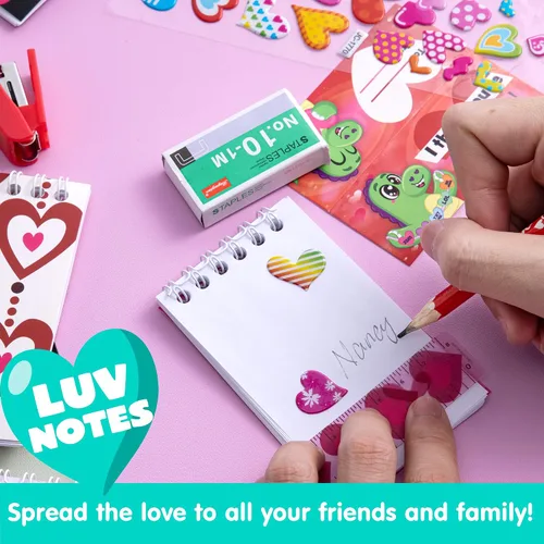Vista 5 de JOYIN Juego de 28 artículos de papelería para el día de San Valentín con tarjeta de regalo para niños, incluye lápices, reglas, cuaderno