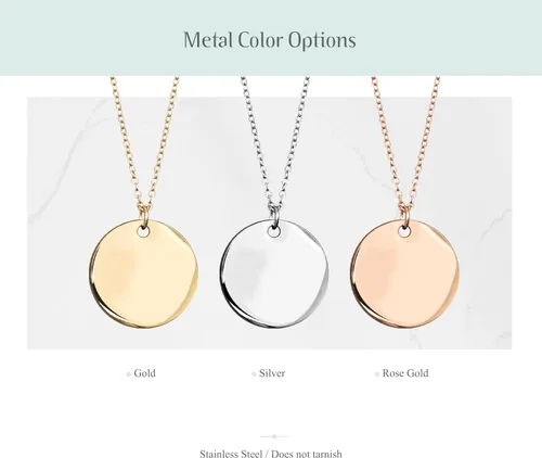 Vista 7 de MignonandMignon Collar personalizado con nombre de moneda, regalo de joyería grabada personalizada para dama de honor, cumpleaños, joyería hecha a