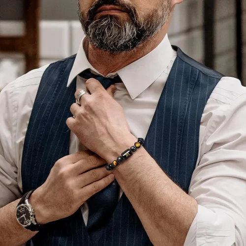 Vista 4 de Vinswet Pulseras de cuentas con iniciales para hombre, pulsera de triple protección de 0.315 in, obsidiana y hematita, hecha a mano para hombre