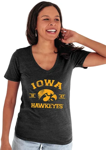 Vista 23 de Blue 84 NCAA Camiseta de mujer de tres combinaciones con mascota