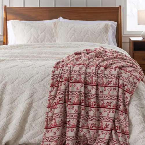 Vista 5 de Berkshire Peanuts® VelvetLoft® - Manta de felpa de Snoopy con bonito personaje, acogedora manta Fairisle Crimson Neutral, manta de 55 x 70 pulgadas
