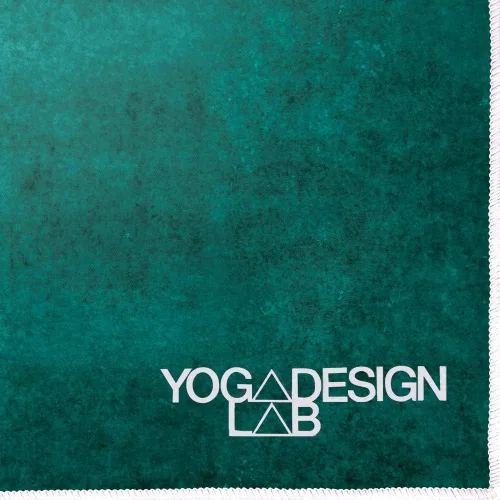 Vista 7 de yogadesignlab La toalla de yoga HOT Toalla colorida antideslizante de primera calidad Diseñada en Bali Impresión ecológica + secado rápido +