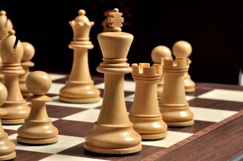 Vista 9 de The House of Staunton The Wild Knight Series Chess Set, Box, & Board Combination - 3.75" King