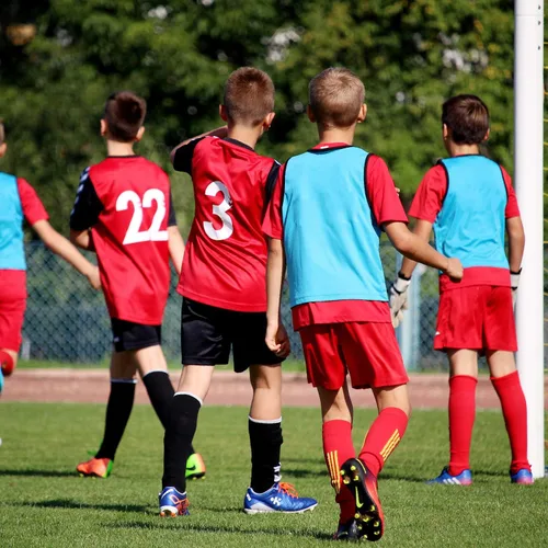 Vista 5 de Espinilleras de fútbol juveniles, 2 pares de espinilleras de fútbol con 2 pares de calcetines de fútbol, ligeros, transpirables