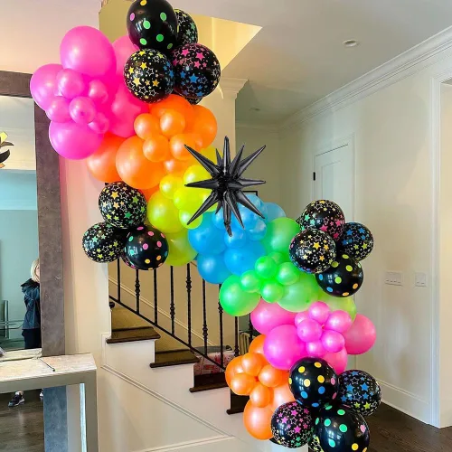 Vista 5 de Kit de Guirnalda de Arco de Globos que Brillan en la Oscuridad - 165 Piezas de Globos Fluorescentes Luminosos de Neón UV Arcoíris - Decoraciones