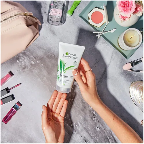 Vista 5 de Exfoliante facial, Garnier Skinactive, con té verde, para piel grasa, 5 fl. oz.