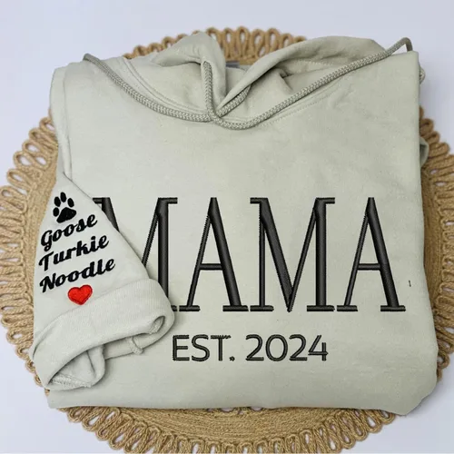 Vista 5 de LOVELYPOD Sudadera bordada personalizada con nombre de niños en la manga, camisa del día de la madre, regalo para la nueva mamá en Navidad
