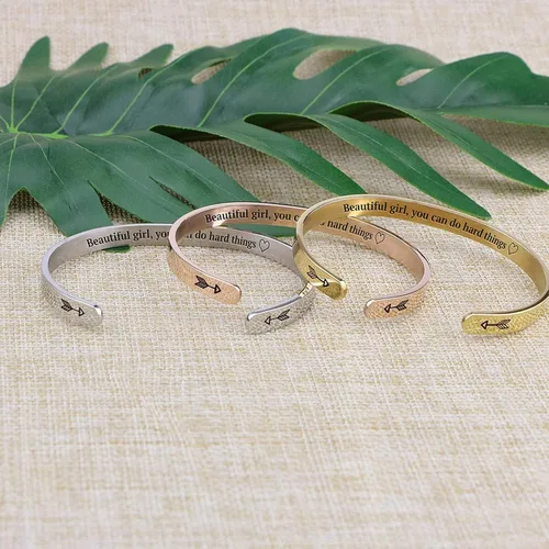 Vista 6 de Mint & Lily Pulsera de mantra personalizada, regalo para ella