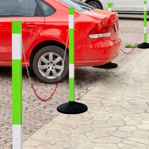 Vista 2 de Puesto delineador de tráfico con base ponderada y collares reflectantes, conos de estacionamiento ajustables con cadenas de 4 pies, poste de barrera