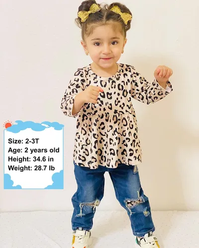 Vista 2 de SANMIO Conjunto de ropa para niña, lindo conjunto de camiseta floral con mangas con volantes y pantalones de mezclilla rasgados
