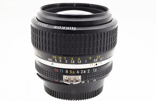 Vista 6 de Nikon AI-S FX NIKKOR 1.969 in f1.2 Lente de enfoque manual con zoom fijo para cámaras DSLR Nikon