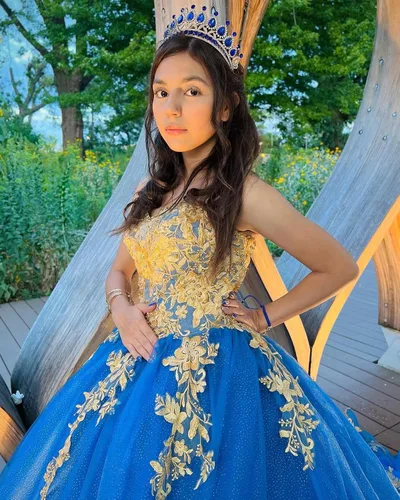 Vista 3 de XYAYE Vestido de quinceañera de tul brillante para mujer, vestido de fiesta con flores en 3D, vestidos sin tirantes de encaje dorado dulce 15 16
