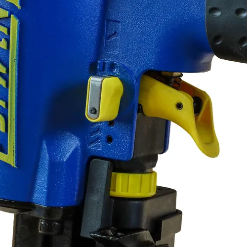 Vista 4 de Estwing ECN45 Clavadora neumática de 15 grados 1-3/4 "bobina para techos con 1/4" NPT accesorio giratorio industrial y bolsa