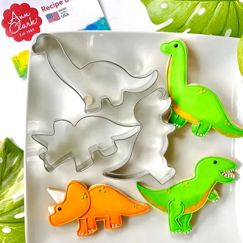 Vista 8 de Juego de 3 cortadores de galletas de dinosaurio Ann Clark fabricados en EE. UU., T-Rex, Brontosaurio, Triceratops
