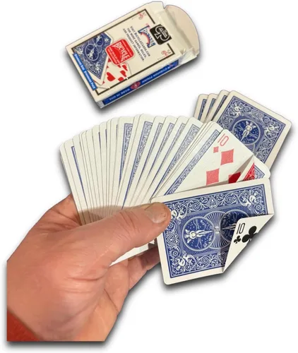 Vista 5 de Ilusiones de cartas para magos principiantes a profesionales: aparición, teletransporte, transformando milagros (Baraja Svengali azul)