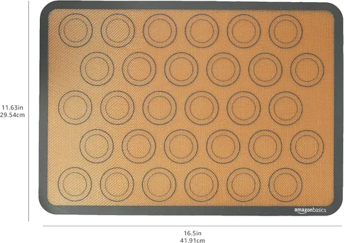 Vista 5 de Amazon Basics Alfombrilla de silicona para hornear macarons, antiadherente, apta para alimentos, 16.5 x 11.6 pulgadas, beige/gris, paquete de 2