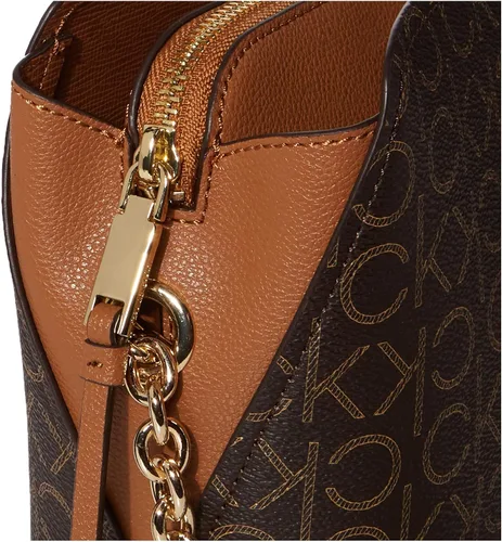Vista 5 de Calvin Klein Bandolera de cadena de triple compartimento de Hailey Signature