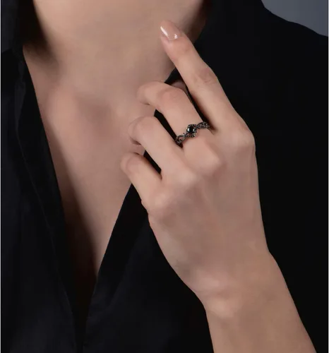 Vista 5 de Jewelili Enchanted Disney Fine Jewelry - Anillo de maléfica con diamantes de 115 de pulgada (0.276 x 0.197 in), ovalado de ónix negro y diamantes
