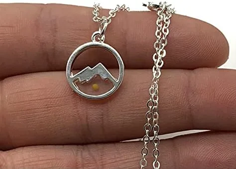Vista 3 de Faith Moves Mountains - Collar de montaña con semillas de mostaza, regalo de fe para mujer, plata u oro