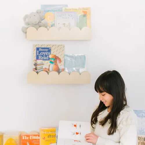 Vista 7 de Estantes flotantes para libros de guardería con bordes festoneados, estantes colgantes Montessori de madera para habitaciones de niños, estantería