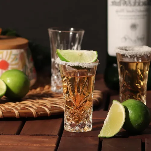 Vista 2 de QUAFFER Vasos de tequila con base pesada, vasos cordiales de 2 onzas (juego de 4) – Forma clásica de vidrio elegante – Auténtico juego de vasos