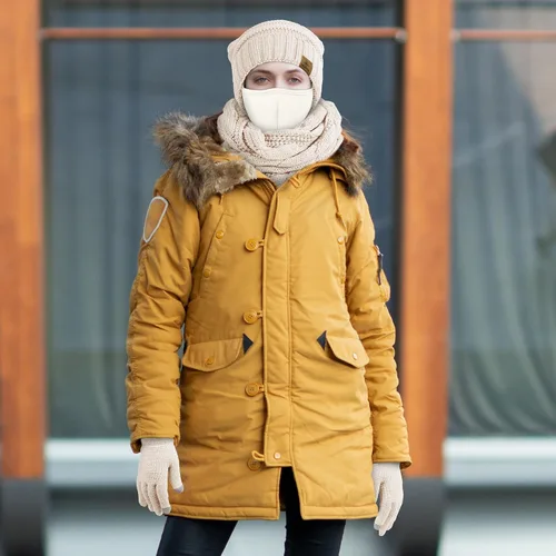 Vista 5 de URATOT Conjunto cálido de punto de invierno, bufanda infinita y gorro, guantes para pantalla táctil, regalos de invierno para hombres y mujeres