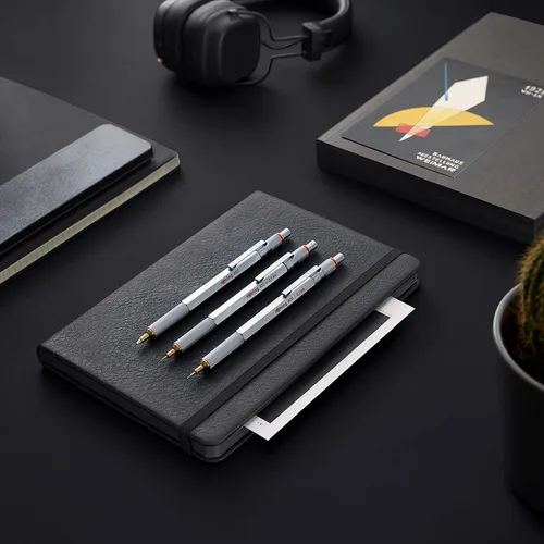 Vista 4 de Lápiz mecánico retráctil rOtring 800, 0.02 pulgadas, barril negro, Plateado (Silver Barrel)