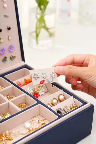 Vista 3 de QBestry Organizador de aretes de tuerca para mujeres y niñas caja de joyería para aretes collar organizador de joyas caja de aretes para mujer