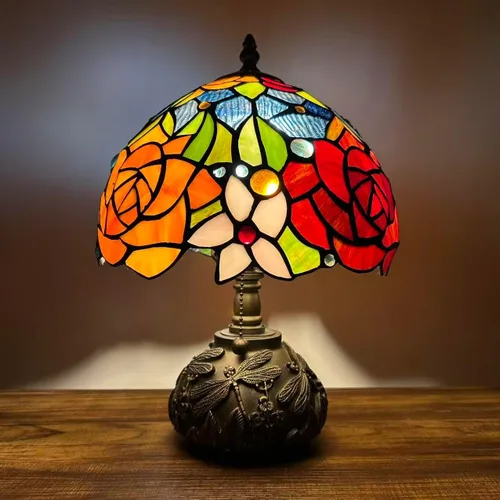 Vista 2 de Tiffany - Lámpara de mesa con diseño de flores, color rojo, naranja y azul, incluye base de libélula para sala de estar, dormitorio, mesita
