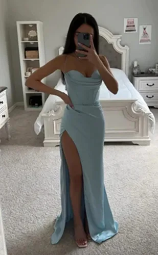 Vista 5 de AKHOKA Vestidos de graduación de satén con abertura halter para mujer, vestido largo de dama de honor, vestido formal fruncido para fiesta de noche