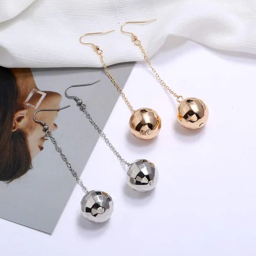 Vista 4 de 2 pares de aretes de bola de discoteca para mujer, aretes de Halloween de los años 70, aretes de bola geométricos 3D, accesorios de disfraz