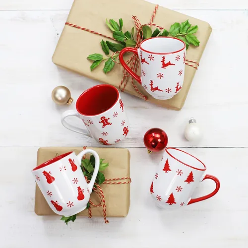 Vista 3 de Euro Ceramica Winterfest - Juego de tazas de Navidad de 4 piezas, tazas de gres navideñas estampadas a mano, patrones surtidos rojos y blancos