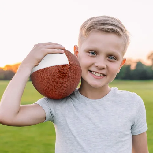 Vista 3 de K KENON Balones de fútbol grabados para hijo de mamá – Fútbol americano de cuero compuesto personalizado – Regalos de graduación de aniversario