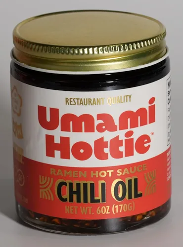 Vista 11 de Umami Hottie Ajo grueso: un chili crujiente con ajo y miso, bomba de sabor para arroz, pollo frito, carnes a la parrilla, verduras y mucho más.