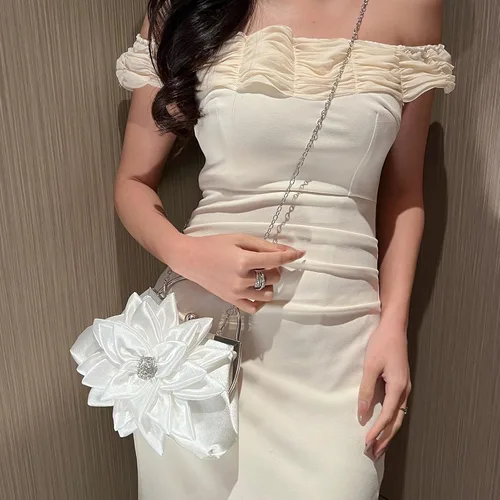 Vista 7 de Elegante bolso de noche floral para mujer, bolso de embrague nupcial de boda con diamantes de imitación, bolso de flores de satén para dama