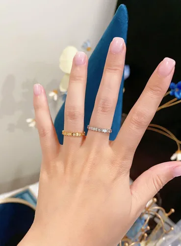 Vista 2 de Blue Luna Anillo apilable de circonita cúbica chapada en oro de 18 quilates para mujer