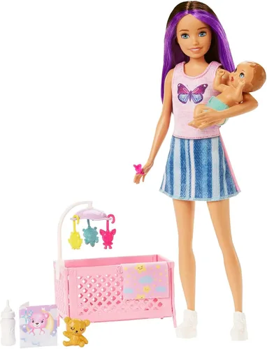 Vista 8 de Barbie Skipper Babysitters, Inc. Set de juego de cuna con muñeca, muñeca bebé con ojos dormidos, muebles y accesorios