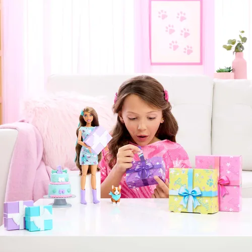 Vista 2 de Muñeca y Accesorios Barbie Party Unboxed, Set de Estrellas de Fiesta de la Serie Cumpleaños de Mascotas con 10 Sorpresas Incluyendo Cambio