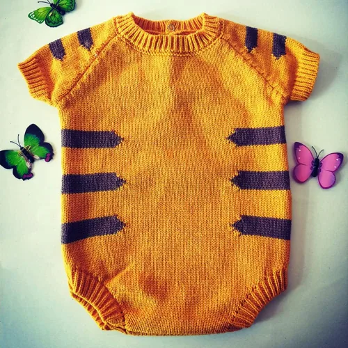 Vista 7 de Gorro de bebé + ropa + calcetines) Traje de gorro de tigre para disfraz de invierno, overol de oreja de animal para 2-6 años, amarillo