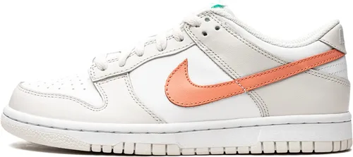 Vista 78 de Nike Kid's Dunk Low Sneaker