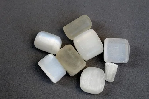 Vista 38 de Jet Amazonite - Piedra rodada de 3.53 oz aprox. de 0.75 a 1 pulgada con bolsa de terciopelo (Amazonita)