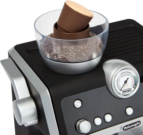 Vista 9 de Casdon De'Longhi Toys Barista Cafetera. Juego de cocina de juguete para niños con partes móviles, sonidos realistas y revelación de café mágico.